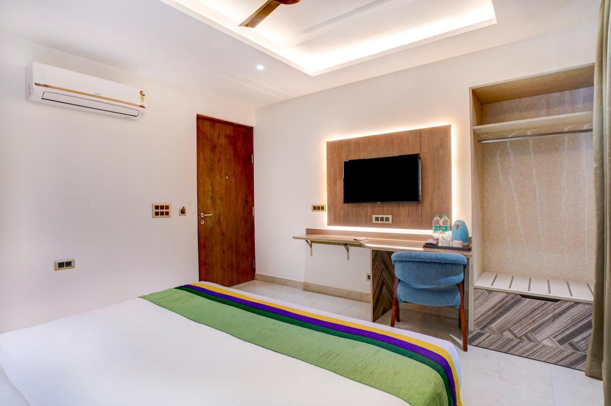 Treebo Corporate Inn Noida Buitenkant foto